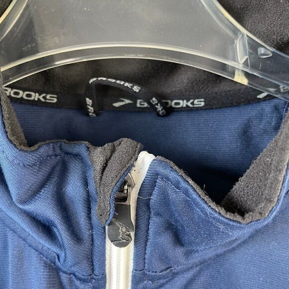 Brooks USA Track Full Zip Running Jacket EUC - Picture 4 of 9